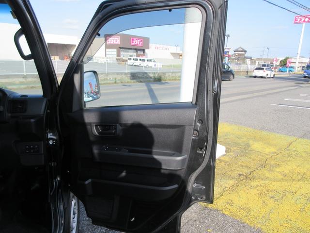 ハイゼットカーゴ ＤＸ　Ｂｌｕｅｔｏｏｔｈ　ワンセグＴＶ　ＥＴＣ　キーレス　ＣＤ　衝突軽減ブレーキ　横滑り防止装置　ＡＢＳ　アイドリングストップ　フルフラットシート　両側スライドドア　プライバシーガラス（9枚目）