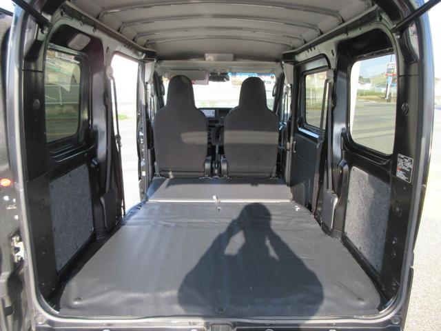 ハイゼットカーゴ ＤＸ　Ｂｌｕｅｔｏｏｔｈ　ワンセグＴＶ　ＥＴＣ　キーレス　ＣＤ　衝突軽減ブレーキ　横滑り防止装置　ＡＢＳ　アイドリングストップ　フルフラットシート　両側スライドドア　プライバシーガラス（15枚目）