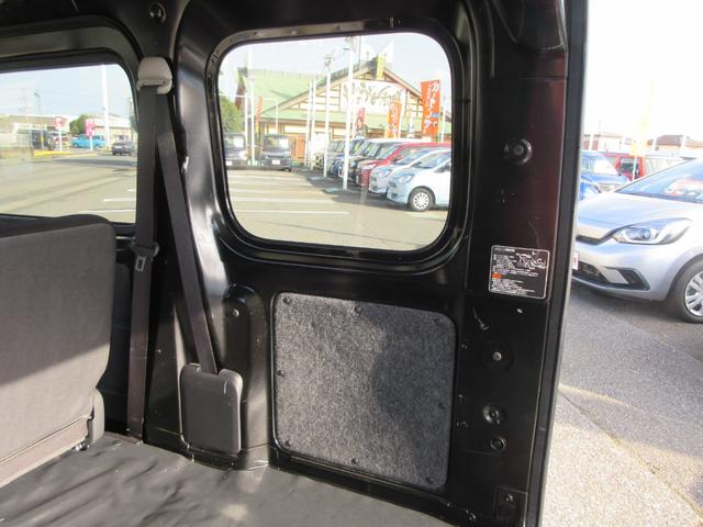 ハイゼットカーゴ ＤＸ　Ｂｌｕｅｔｏｏｔｈ　ワンセグＴＶ　ＥＴＣ　キーレス　ＣＤ　衝突軽減ブレーキ　横滑り防止装置　ＡＢＳ　アイドリングストップ　フルフラットシート　両側スライドドア　プライバシーガラス（18枚目）