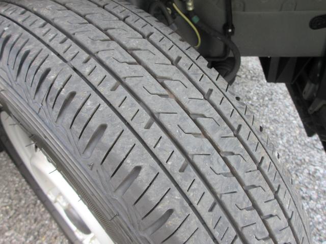 ハイゼットカーゴ ＤＸ　Ｂｌｕｅｔｏｏｔｈ　ワンセグＴＶ　ＥＴＣ　キーレス　ＣＤ　衝突軽減ブレーキ　横滑り防止装置　ＡＢＳ　アイドリングストップ　フルフラットシート　両側スライドドア　プライバシーガラス（46枚目）