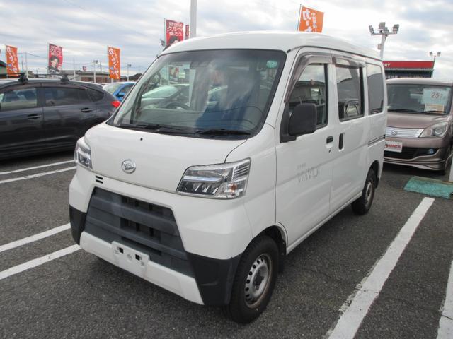 ハイゼットカーゴ ＤＸ　ＳＡＩＩＩ　ＣＤ　アイドリングストップ　ＬＥＤヘッドライト　衝突軽減ブレーキ　右ハンドル　ＥＴＣ　横滑り防止装置　両側スライドドア　助手席エアバッグ　エアバッグ　キーレス　フォグライト　プライバシーガラス（3枚目）