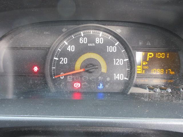 ハイゼットカーゴ ＤＸ　ＳＡＩＩＩ　ＣＤ　アイドリングストップ　ＬＥＤヘッドライト　衝突軽減ブレーキ　右ハンドル　ＥＴＣ　横滑り防止装置　両側スライドドア　助手席エアバッグ　エアバッグ　キーレス　フォグライト　プライバシーガラス（5枚目）