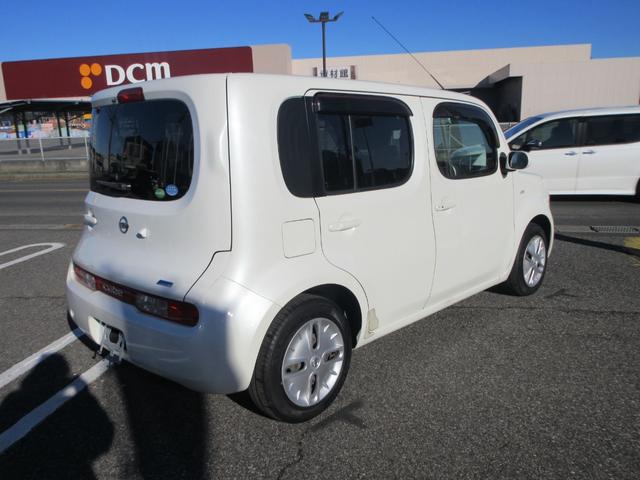 キューブ １５Ｘ　スマートキー　ＡＢＳ　横滑り防止装置　アイドリングストップ　エアバッグ　助手席エアバッグ　プライバシーガラス　フルフラットシート（8枚目）