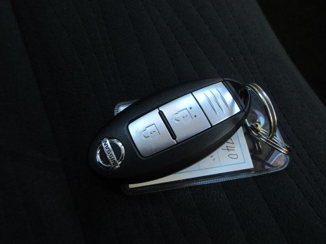 キューブ １５Ｘ　スマートキー　ＡＢＳ　横滑り防止装置　アイドリングストップ　エアバッグ　助手席エアバッグ　プライバシーガラス　フルフラットシート（25枚目）