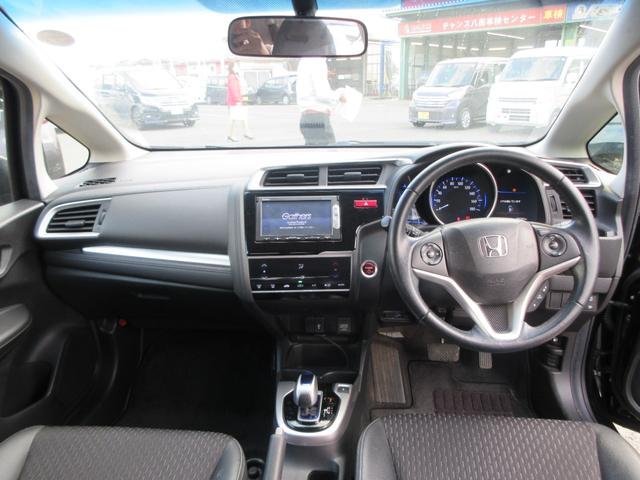 フィットハイブリッド 　メモリーナビ　バックカメラ　Ｂｌｕｅｔｏｏｔｈ　フルフラットシート　スマートキー　ＥＴＣ　横滑り防止装置　ＡＢＳ　エアバッグ　助手席エアバッグ　ＣＤ　ＤＶＤ　ＬＥＤヘッドライト　電格ミラー（4枚目）