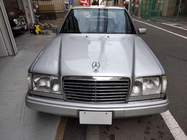 Eクラス E320 本革シート/左ハンドル/AMG17インチAW/AMGダウンサス/ビルシュタインショック(5枚目)