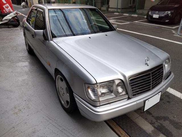 Eクラス E320 本革シート/左ハンドル/AMG17インチAW/AMGダウンサス/ビルシュタインショック(7枚目)