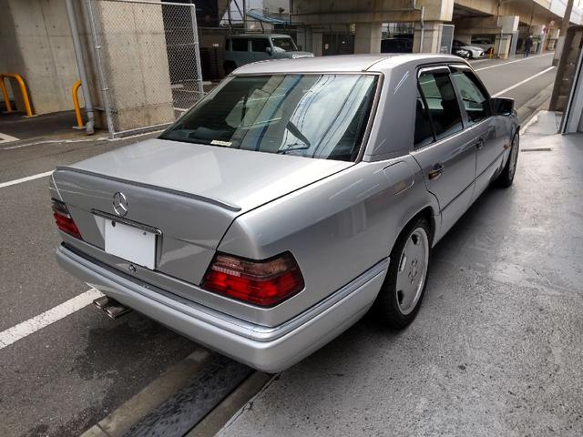 Eクラス E320 本革シート/左ハンドル/AMG17インチAW/AMGダウンサス/ビルシュタインショック(9枚目)