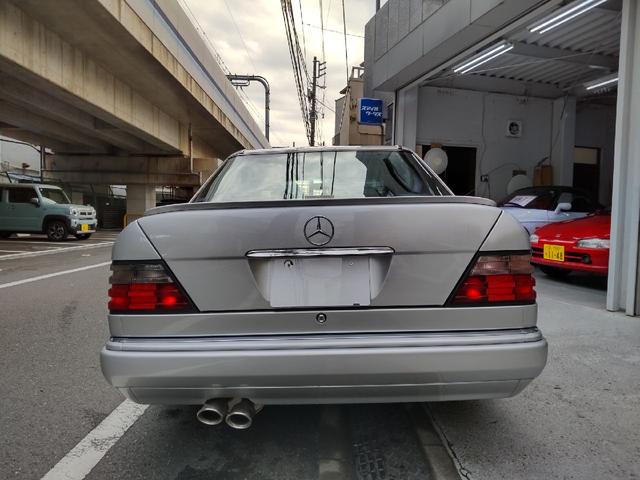 Eクラス E320 本革シート/左ハンドル/AMG17インチAW/AMGダウンサス/ビルシュタインショック(10枚目)