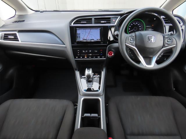 シャトル ハイブリッド ホンダセンシング ETC バックカメラ ナビ クリアランスソナー オートクルーズコントロール レーンアシスト 衝突被害軽減システム スマートキー アイドリングストップ 電動格納ミラー AT 盗難防止システム(2枚目)