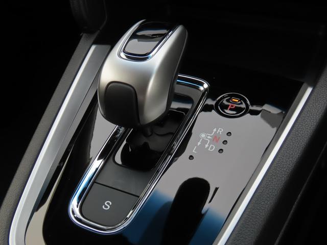 シャトル ハイブリッド ホンダセンシング ETC バックカメラ ナビ クリアランスソナー オートクルーズコントロール レーンアシスト 衝突被害軽減システム スマートキー アイドリングストップ 電動格納ミラー AT 盗難防止システム(7枚目)