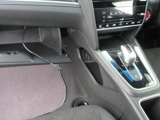 シャトル ハイブリッド　バックカメラ　ナビ　ＣＤ　ＵＳＢ　横滑り防止装置　トラクションコントロール　スマートキー　盗難防止装置　オートＡＣ（24枚目）