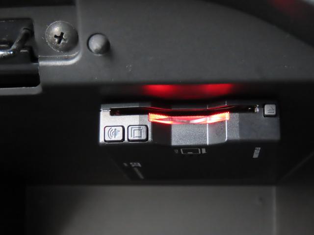 ノート ｅ－パワー　Ｂ　ＥＴＣ　全周囲カメラ　クリアランスソナー　レーンアシスト　衝突被害軽減システム　スマートキー　電動格納ミラー　ＣＶＴ　盗難防止システム　衝突安全ボディ　ＡＢＳ　ＥＳＣ　ＣＤ　エアコン（3枚目）