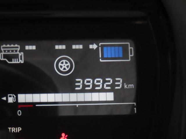 ノート ｅ－パワー　Ｂ　ＥＴＣ　全周囲カメラ　クリアランスソナー　レーンアシスト　衝突被害軽減システム　スマートキー　電動格納ミラー　ＣＶＴ　盗難防止システム　衝突安全ボディ　ＡＢＳ　ＥＳＣ　ＣＤ　エアコン（21枚目）