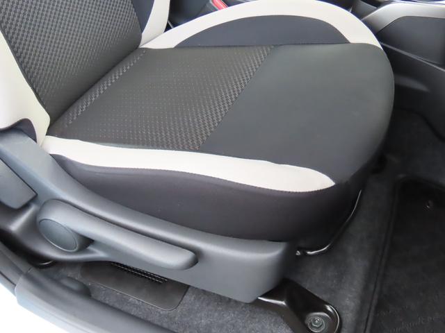 ノート ｅ－パワー　Ｂ　ＥＴＣ　全周囲カメラ　クリアランスソナー　レーンアシスト　衝突被害軽減システム　スマートキー　電動格納ミラー　ＣＶＴ　盗難防止システム　衝突安全ボディ　ＡＢＳ　ＥＳＣ　ＣＤ　エアコン（34枚目）