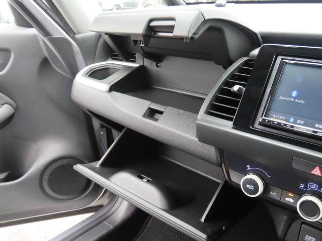 フィット ｅ：ＨＥＶベーシック　バックカメラ　ナビ　クリアランスソナー　オートクルーズコントロール　レーンアシスト　衝突被害軽減システム　オートライト　ＬＥＤヘッドランプ　スマートキー　電動格納ミラー　ＣＶＴ　盗難防止システム（29枚目）