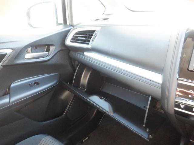 フィットハイブリッド F ハイブリッド ナビ レーンアシスト 衝突被害軽減システム スマートキー 電動格納ミラー AT 盗難防止システム 衝突安全ボディ CD USB Bluetooth ABS ESC エアコン(12枚目)