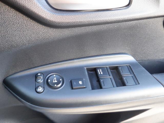 フィットハイブリッド F ハイブリッド ナビ レーンアシスト 衝突被害軽減システム スマートキー 電動格納ミラー AT 盗難防止システム 衝突安全ボディ CD USB Bluetooth ABS ESC エアコン(14枚目)