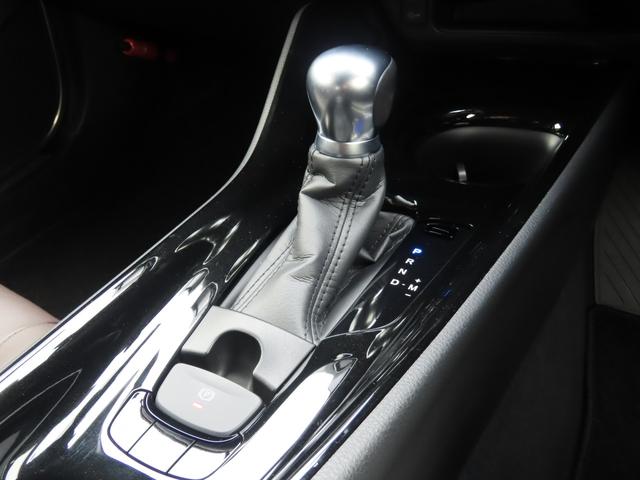 Ｃ－ＨＲ Ｇ－Ｔ　４ＷＤ　バックカメラ　クリアランスソナー　オートクルーズコントロール　レーンアシスト　衝突被害軽減システム　ナビ　ＴＶ　オートマチックハイビーム　アルミホイール　スマートキー　電動格納ミラー（7枚目）