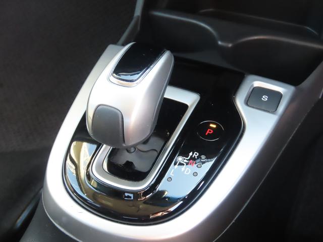 フィットハイブリッド Ｆ　４ＷＤ　ハイブリッド　ＥＴＣ　バックカメラ　ナビ　レーンアシスト　衝突被害軽減システム　スマートキー　アイドリングストップ　電動格納ミラー　ＡＴ　盗難防止システム　衝突安全ボディ　ＣＤ　ＵＳＢ（7枚目）