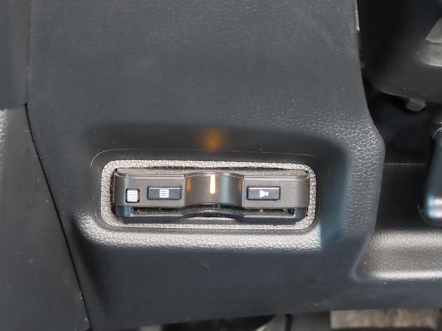 フィットハイブリッド Ｆ　４ＷＤ　ハイブリッド　ＥＴＣ　バックカメラ　ナビ　レーンアシスト　衝突被害軽減システム　スマートキー　アイドリングストップ　電動格納ミラー　ＡＴ　盗難防止システム　衝突安全ボディ　ＣＤ　ＵＳＢ（8枚目）