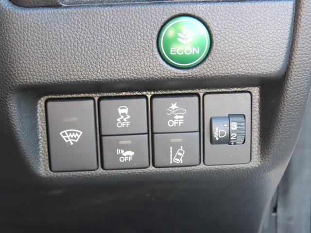 フィットハイブリッド Ｆ　４ＷＤ　ハイブリッド　ＥＴＣ　バックカメラ　ナビ　レーンアシスト　衝突被害軽減システム　スマートキー　アイドリングストップ　電動格納ミラー　ＡＴ　盗難防止システム　衝突安全ボディ　ＣＤ　ＵＳＢ（9枚目）