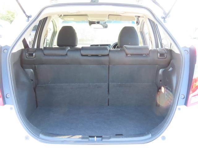 フィットハイブリッド Ｆ　４ＷＤ　ハイブリッド　ＥＴＣ　バックカメラ　ナビ　レーンアシスト　衝突被害軽減システム　スマートキー　アイドリングストップ　電動格納ミラー　ＡＴ　盗難防止システム　衝突安全ボディ　ＣＤ　ＵＳＢ（17枚目）