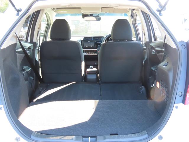 フィットハイブリッド Ｆ　４ＷＤ　ハイブリッド　ＥＴＣ　バックカメラ　ナビ　レーンアシスト　衝突被害軽減システム　スマートキー　アイドリングストップ　電動格納ミラー　ＡＴ　盗難防止システム　衝突安全ボディ　ＣＤ　ＵＳＢ（18枚目）