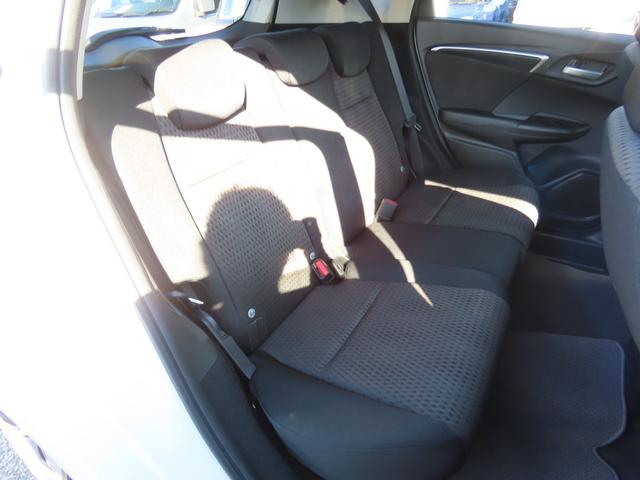 フィットハイブリッド Ｆ　４ＷＤ　ハイブリッド　ＥＴＣ　バックカメラ　ナビ　レーンアシスト　衝突被害軽減システム　スマートキー　アイドリングストップ　電動格納ミラー　ＡＴ　盗難防止システム　衝突安全ボディ　ＣＤ　ＵＳＢ（28枚目）