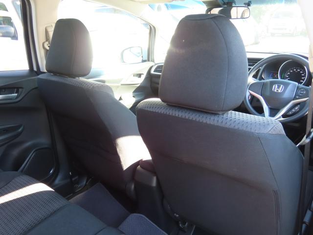 フィットハイブリッド Ｆ　４ＷＤ　ハイブリッド　ＥＴＣ　バックカメラ　ナビ　レーンアシスト　衝突被害軽減システム　スマートキー　アイドリングストップ　電動格納ミラー　ＡＴ　盗難防止システム　衝突安全ボディ　ＣＤ　ＵＳＢ（30枚目）