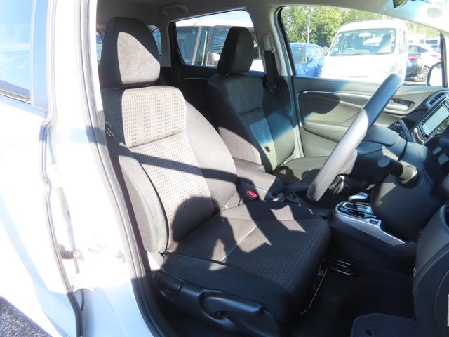 フィットハイブリッド Ｆ　４ＷＤ　ハイブリッド　ＥＴＣ　バックカメラ　ナビ　レーンアシスト　衝突被害軽減システム　スマートキー　アイドリングストップ　電動格納ミラー　ＡＴ　盗難防止システム　衝突安全ボディ　ＣＤ　ＵＳＢ（32枚目）