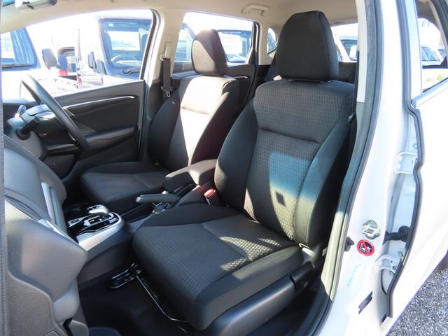 フィットハイブリッド Ｆ　４ＷＤ　ハイブリッド　ＥＴＣ　バックカメラ　ナビ　レーンアシスト　衝突被害軽減システム　スマートキー　アイドリングストップ　電動格納ミラー　ＡＴ　盗難防止システム　衝突安全ボディ　ＣＤ　ＵＳＢ（33枚目）