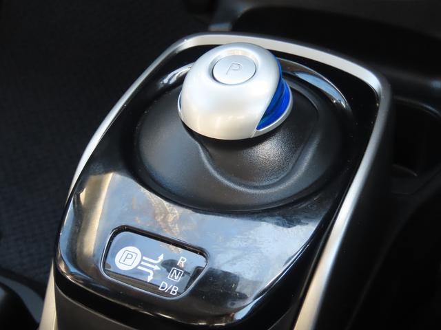 ノート ｅ－パワー　Ｂ　ＥＴＣ　全周囲カメラ　ナビ　ＴＶ　クリアランスソナー　レーンアシスト　スマートキー　電動格納ミラー　ＡＴ　ＥＳＣ　ＣＤ　ＵＳＢ　エアコン　パワーステアリング　パワーウィンドウ（6枚目）