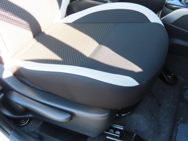 ノート ｅ－パワー　Ｂ　ＥＴＣ　全周囲カメラ　ナビ　ＴＶ　クリアランスソナー　レーンアシスト　スマートキー　電動格納ミラー　ＡＴ　ＥＳＣ　ＣＤ　ＵＳＢ　エアコン　パワーステアリング　パワーウィンドウ（34枚目）