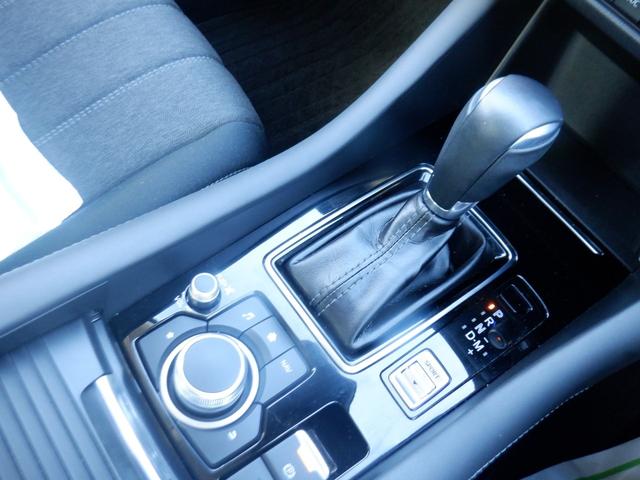 シフトレバー。ぜひ一度お客様の目で確認してください。