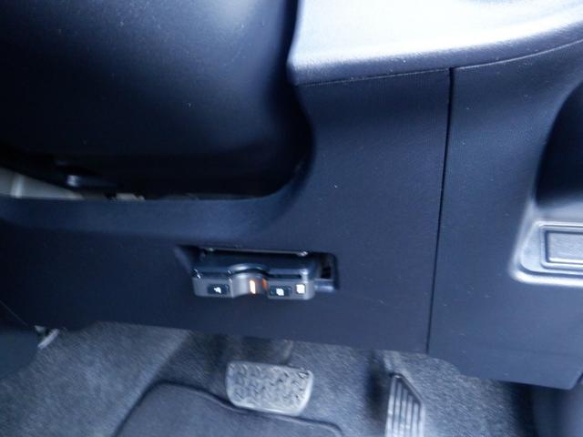 アクア Ｓスタイルブラック　ＥＴＣ　バックカメラ　ナビ　ＴＶ　クリアランスソナー　レーンアシスト　衝突被害軽減システム　オートマチックハイビーム　スマートキー　電動格納ミラー　ＣＶＴ　盗難防止システム（6枚目）