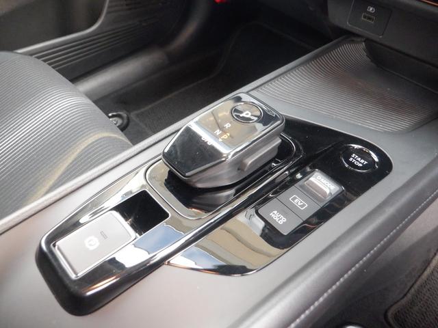 ノート Ｘ　ＦＯＵＲ　４ＷＤ　ＥＴＣ　バックカメラ　ナビ　クリアランスソナー　衝突被害軽減システム　オートマチックハイビーム　オートライト　スマートキー　電動格納ミラー　シートヒーター　ＣＶＴ　盗難防止システム（8枚目）