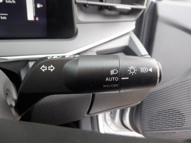 ノート Ｘ　ＦＯＵＲ　４ＷＤ　ＥＴＣ　バックカメラ　ナビ　クリアランスソナー　衝突被害軽減システム　オートマチックハイビーム　オートライト　スマートキー　電動格納ミラー　シートヒーター　ＣＶＴ　盗難防止システム（9枚目）