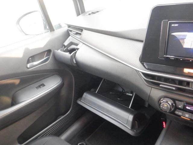 ノート Ｘ　ＦＯＵＲ　４ＷＤ　ＥＴＣ　バックカメラ　ナビ　クリアランスソナー　衝突被害軽減システム　オートマチックハイビーム　オートライト　スマートキー　電動格納ミラー　シートヒーター　ＣＶＴ　盗難防止システム（10枚目）