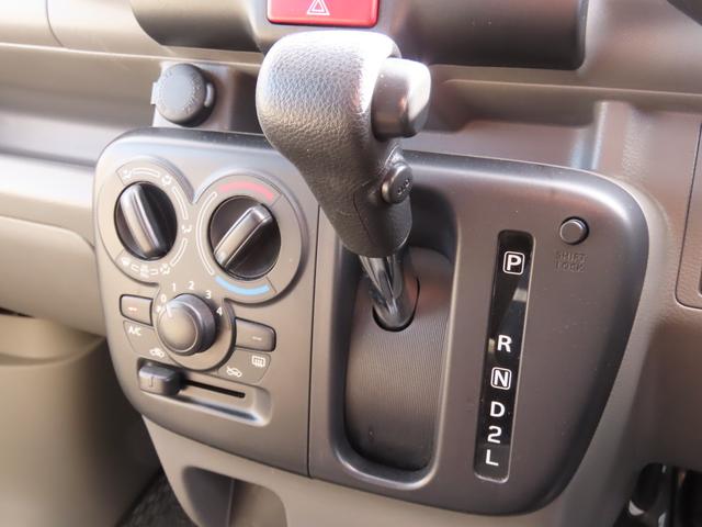 エブリイ ＰＣ　両側スライドドア　クリアランスソナー　レーンアシスト　衝突被害軽減システム　オートライト　キーレスエントリー　ＡＴ　盗難防止システム　ＡＢＳ　ＥＳＣ　衝突安全ボディ　エアコン　パワーステアリング（17枚目）