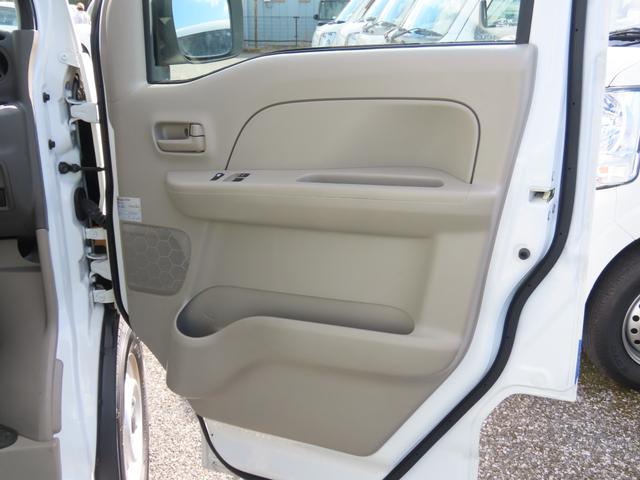 エブリイ ＰＣ　両側スライドドア　クリアランスソナー　レーンアシスト　衝突被害軽減システム　オートライト　キーレスエントリー　ＡＴ　盗難防止システム　ＡＢＳ　ＥＳＣ　衝突安全ボディ　エアコン　パワーステアリング（32枚目）