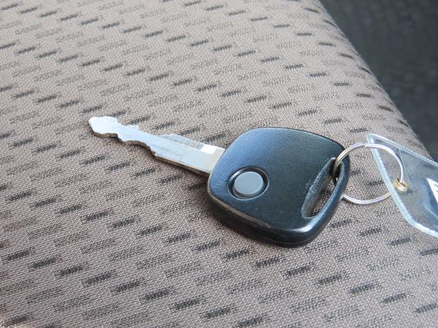 エブリイ ＰＣ　両側スライドドア　クリアランスソナー　レーンアシスト　衝突被害軽減システム　オートライト　キーレスエントリー　ＡＴ　盗難防止システム　ＡＢＳ　ＥＳＣ　衝突安全ボディ　エアコン　パワーステアリング（33枚目）