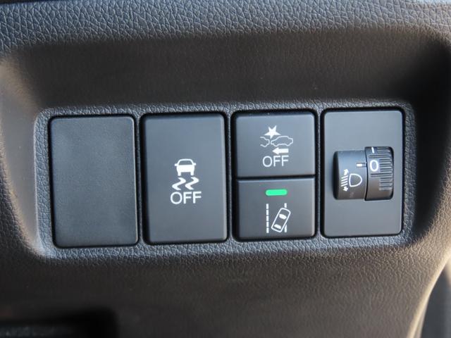 シャトル ハイブリッド　ホンダセンシング　ＥＴＣ　バックカメラ　ナビ　オートクルーズコントロール　レーンアシスト　衝突被害軽減システム　スマートキー　アイドリングストップ　電動格納ミラー　ＡＴ　盗難防止システム　衝突安全ボディ　ＡＢＳ　ＥＳＣ（7枚目）