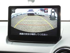 バックカメラも付いています。駐車の時に便利なのはもちろんの事、後方死角にいる子供たちに気が付くことができるので安心安全ですね 4