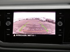 バックカメラおよびガイドライン表示が装着されていますので、車庫入れが苦手な人でもアシストしてくれます。 3