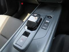 必ず使用するシフトレバー。確りと確認したいですね。 7