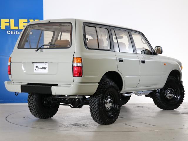 ランドクルーザー８０ ＶＸリミテッド　Ｗｏｎｄｅｒ　デザートカーキペイント　丸目換装　ナローボディー換装　３インチＵＰ　新品ＤＥＡＮクロスカントリーＡＷ　新品ＴＯＹＯＭＴタイヤ　新品コーデュロイシートカバー　社外７インチナビ　ＥＴＣ（4枚目）