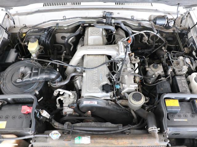 ランドクルーザー８０ ＶＸリミテッド　買取車両　ＲｅｎｏｃａシリーズＷｏｎｄｅｒ　ディーゼルターボ　シルバーペイント　ナローボディー　リフトアップ　ＴＯＹＯＭＴタイヤ　ＤＥＡＮカリフォルニアＡＷ　カロッツェリア製ナビ　バックカメラ　ＥＴＣ（9枚目）