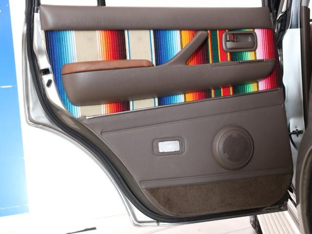 ランドクルーザー８０ ＶＸリミテッド　買取車両　ＲｅｎｏｃａシリーズＷｏｎｄｅｒ　ディーゼルターボ　シルバーペイント　ナローボディー　リフトアップ　ＴＯＹＯＭＴタイヤ　ＤＥＡＮカリフォルニアＡＷ　カロッツェリア製ナビ　バックカメラ　ＥＴＣ（54枚目）