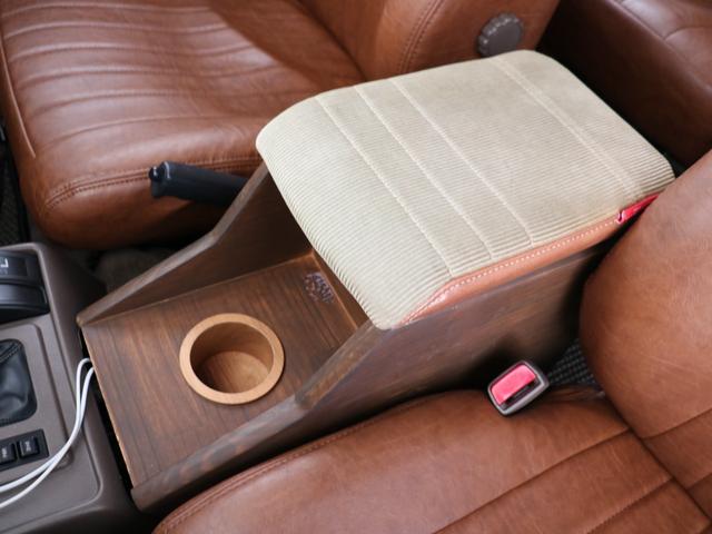 ランドクルーザー８０ ＶＸリミテッド　買取車両　ＲｅｎｏｃａシリーズＷｏｎｄｅｒ　ディーゼルターボ　シルバーペイント　ナローボディー　リフトアップ　ＴＯＹＯＭＴタイヤ　ＤＥＡＮカリフォルニアＡＷ　カロッツェリア製ナビ　バックカメラ　ＥＴＣ（65枚目）